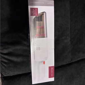 White and Red Beluga Vac